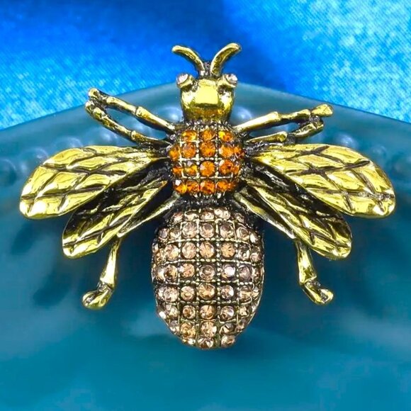 Bee Brooch Rhinestone Pin Stylish Hollywood Glam Bumble Insect Sparkly Trendy - Picture 3 of 6